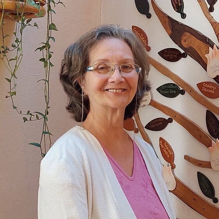 Dr. Gyebnár Viktória